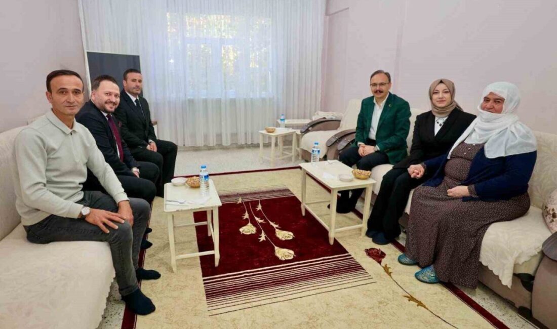Vali Kızılkaya, Aile Yılı Kapsamında Şehit Ailelerini Ziyaret Etti Siirt Valisi ve Belediye Başkan Vekili Dr. Kemal Kızılkaya, eşi