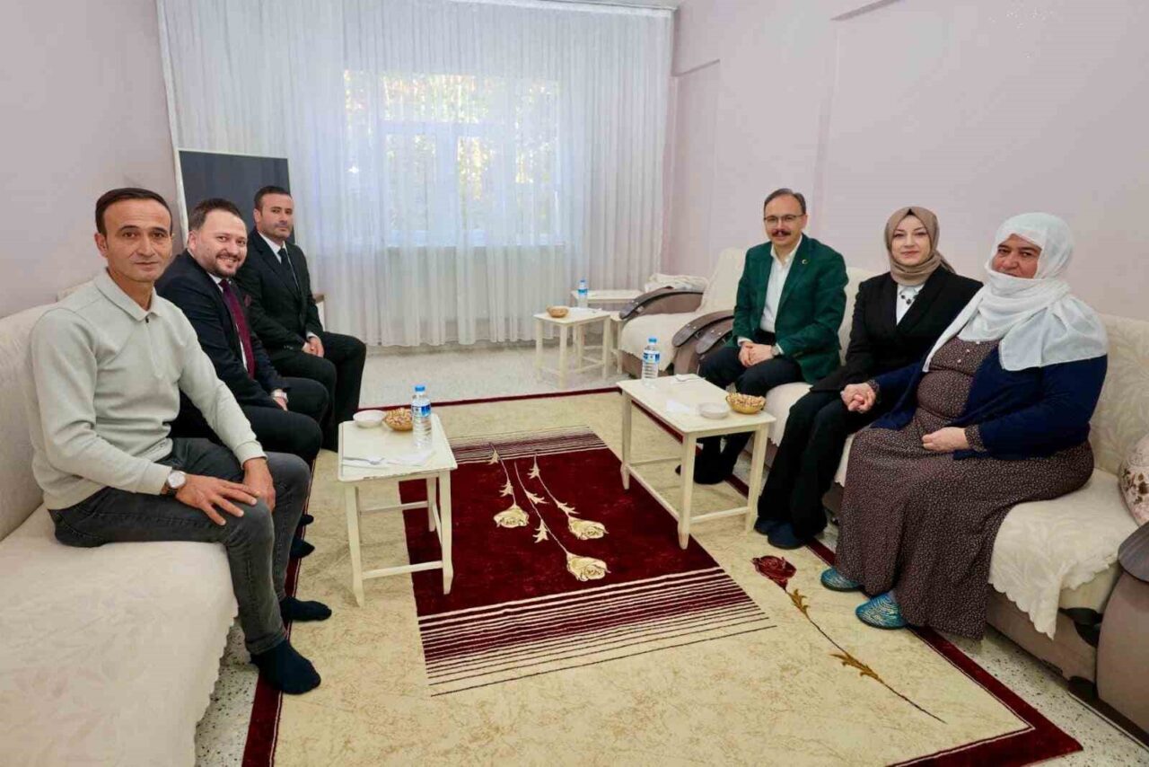 Siirt Valisi ve Belediye Başkan Vekili Dr. Kemal Kızılkaya, eşi