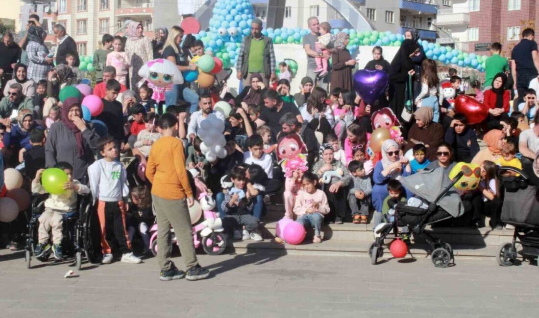Siirt’te düzenlenen “Bir Balon Yeter Aile Festivali”nde Çocuklar Doyasıya Eğlendi Siirt'te düzenlenen "Bir Balon Yeter Aile Festivali"nde yüzlerce çocuk ve