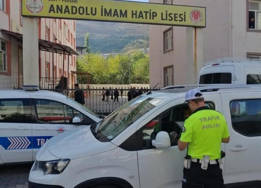 Siirt’te emniyet, jandarma ve zabıta ekipleri, çocuk ve gençlerin güvenliğini
