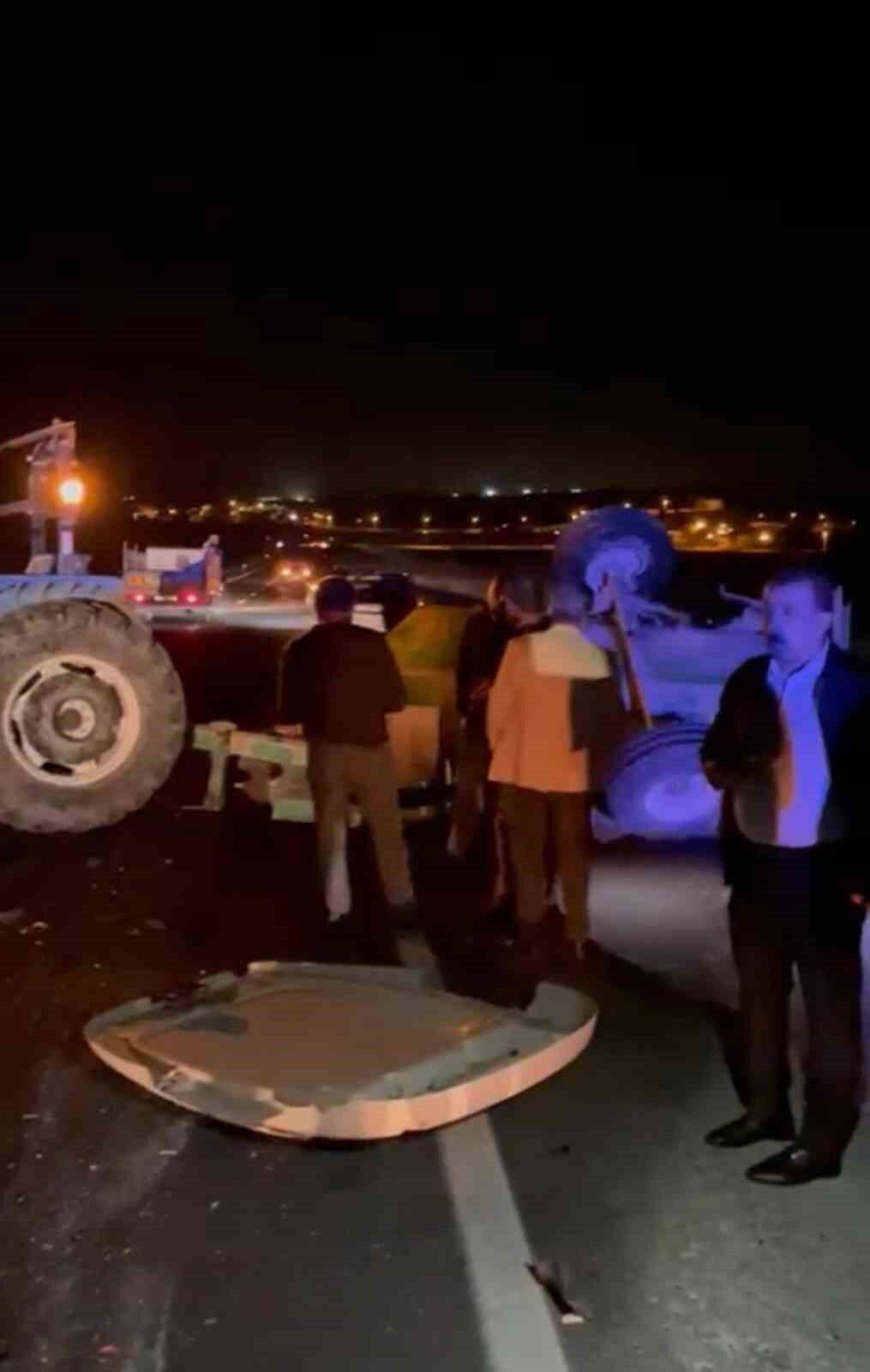 Siirt'in Kurtalan ilçesinde hafif ticari araç ile traktörün çarpışması sonucunda