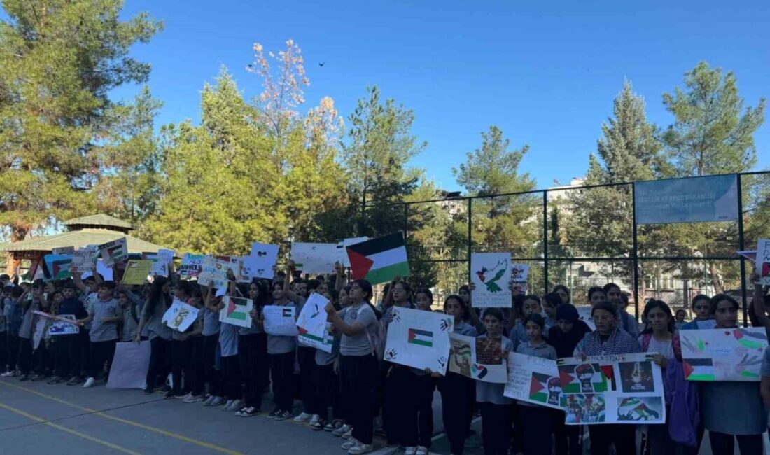 Siirt’in Kurtalan ilçesindeki Selahaddin Eyyubi Ortaokulu, Gazze halkına destek vermek