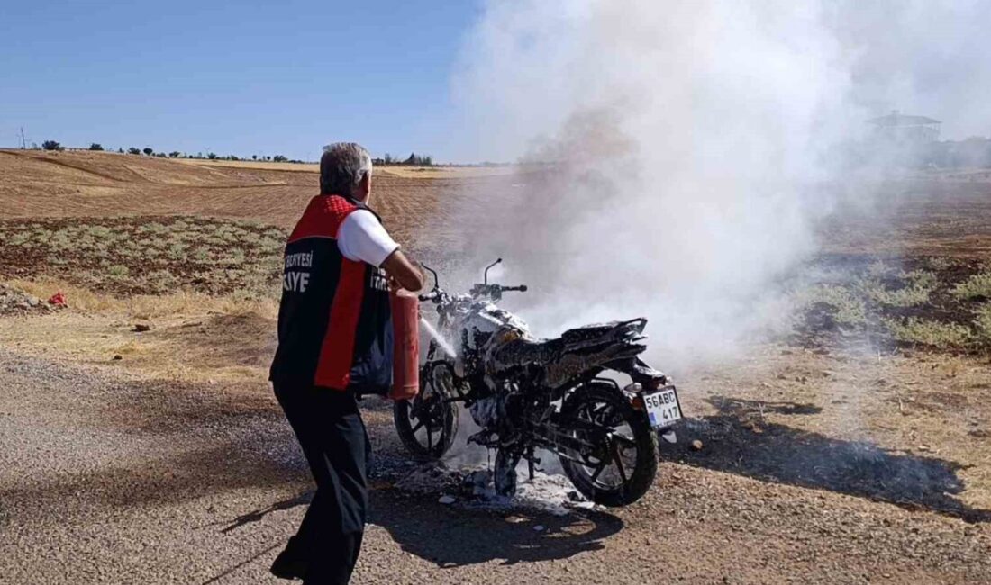Siirt'te Veysel Karani Mahallesi'nde sefer halindeki 56 ABC 417 plakalı