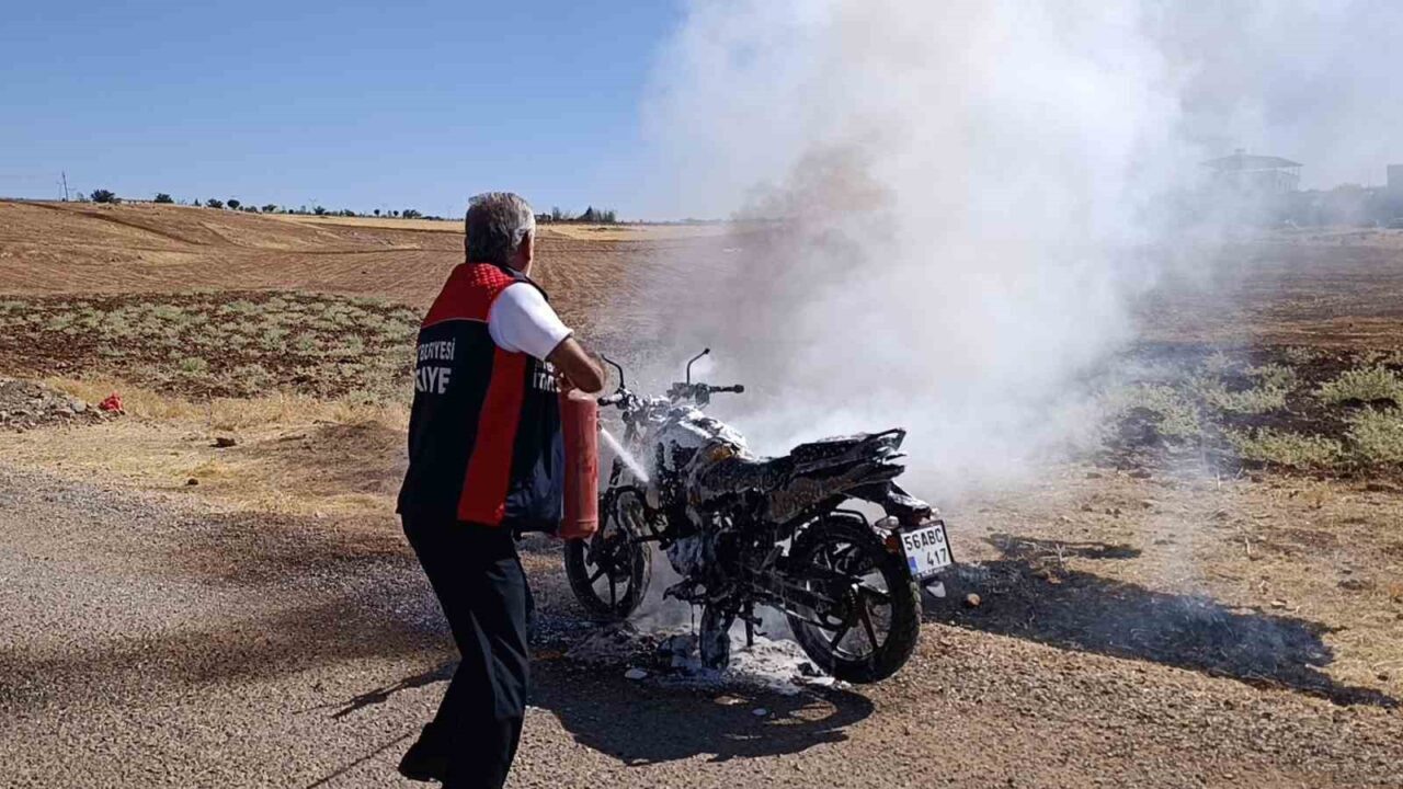 Siirt'te Veysel Karani Mahallesi'nde sefer halindeki 56 ABC 417 plakalı