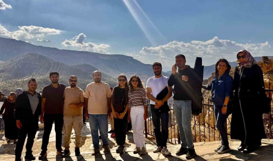 Toplum Ruh Sağlığı Merkezi Danışanları İçin Delikli Taş Kanyonunda Moral Gezisinin Önemi Vurgulandı Siirt Eğitim ve Araştırma Hastanesi'ne bağlı Toplum Ruh Sağlığı Merkezi,