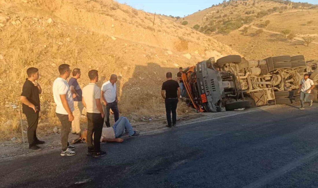 Siirt-Şirvan karayolunda devrilen tırda, sürücü yaralandı. Olay sonrası sağlık ekipleri