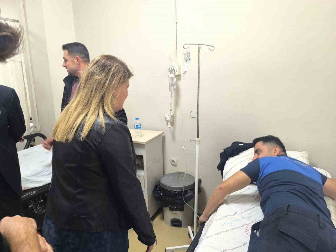 Siirt'in Kurtalan ilçesindeki Yenidoğan Çarşısı'nda zabıta memuru Y.B., M.R.M. tarafından