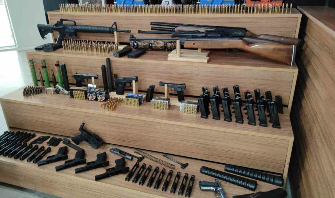 Şanlıurfa'da silah kaçakçılığına yönelik operasyon gerçekleştirildi. Emniyet ekipleri, bir iş