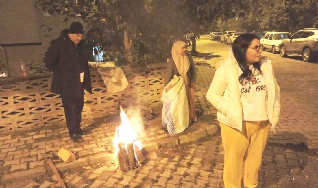 Simav’da 4.8 Büyüklüğündeki Depremin Ardından 55 Dolaşık Sarsıntı Gerçekleşti Kütahya'nın Simav ilçesinde, merkez üssü Yemişli köyü olan 4.8 büyüklüğündeki