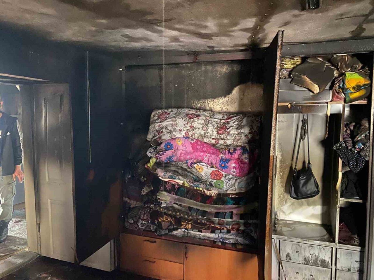 Balıkesir'in Sındırgı ilçesinde Safiye Çırak'a ait evde sabah saatlerinde meydana