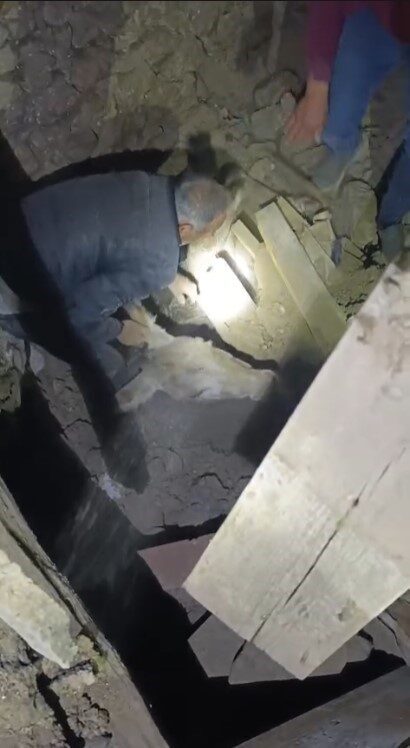 Balıkesir'in Sındırgı ilçesinde meydana gelen depremde İbrahim Erbaş'a ait ahır