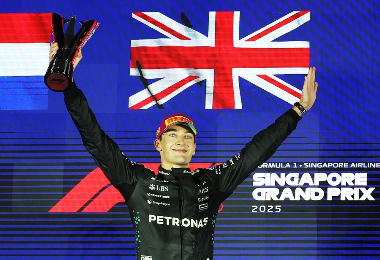 Formula 1'daki Singapur Grand Prix'sini, Mercedes'in pilotu George Russell 1:40:22.367