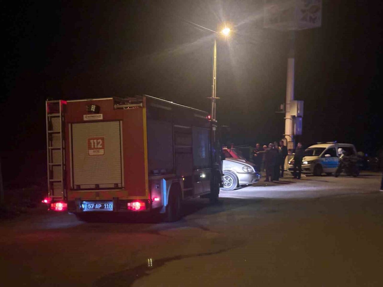 Sinop'ta 62 yaşındaki Kemal, arkadaşıyla deniz kenarında otururken dengesini kaybedip