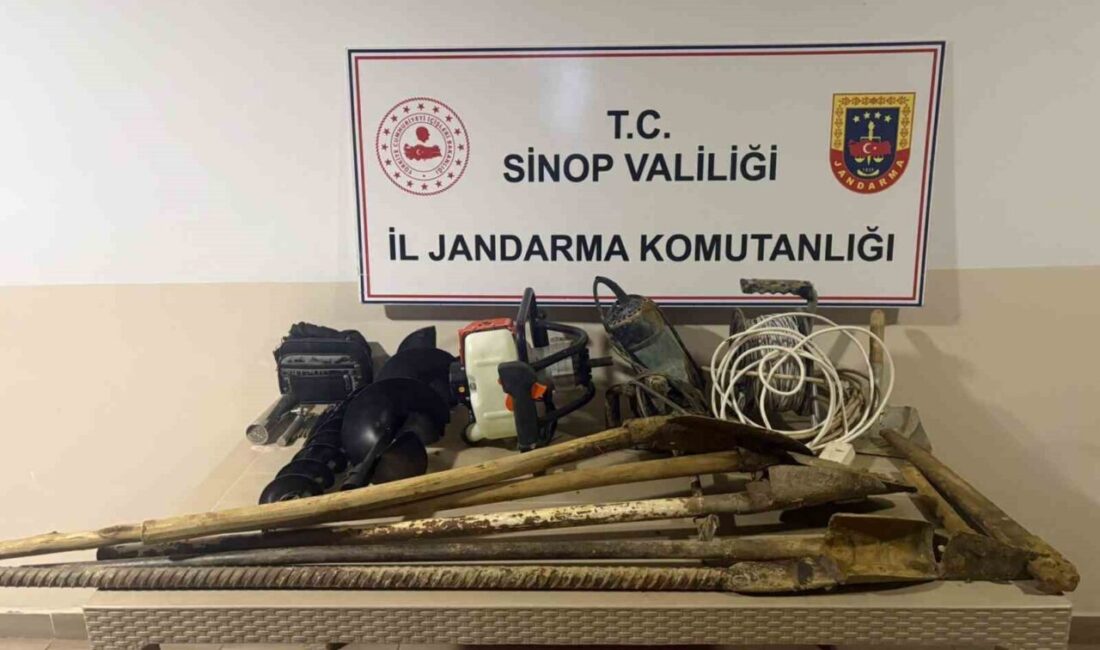 Sinop’ta Kaçak Kazı Yapan 8 Kişi Jandarma Tarafından Suçüstü Yakalandı Sinop'un Erfelek ilçesinde jandarma ekipleri, kaçak kazı yapan 8 kişiyi