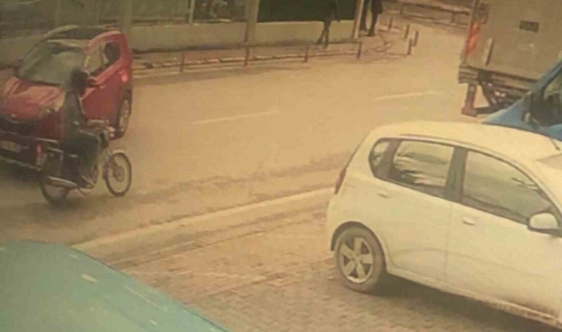 Aksaray’da Sinyalsiz Geçiş Yapan Araç, Motosiklet Kazasına Yol Açtı Aksaray'da sinyal vermeden karşı şeride geçen Hatice K. (41) yönetimindeki
