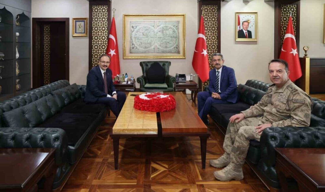 Şırnak Valisi Birol Ekici ve Jandarma Komutanı Tümgeneral Zafer Tombul,