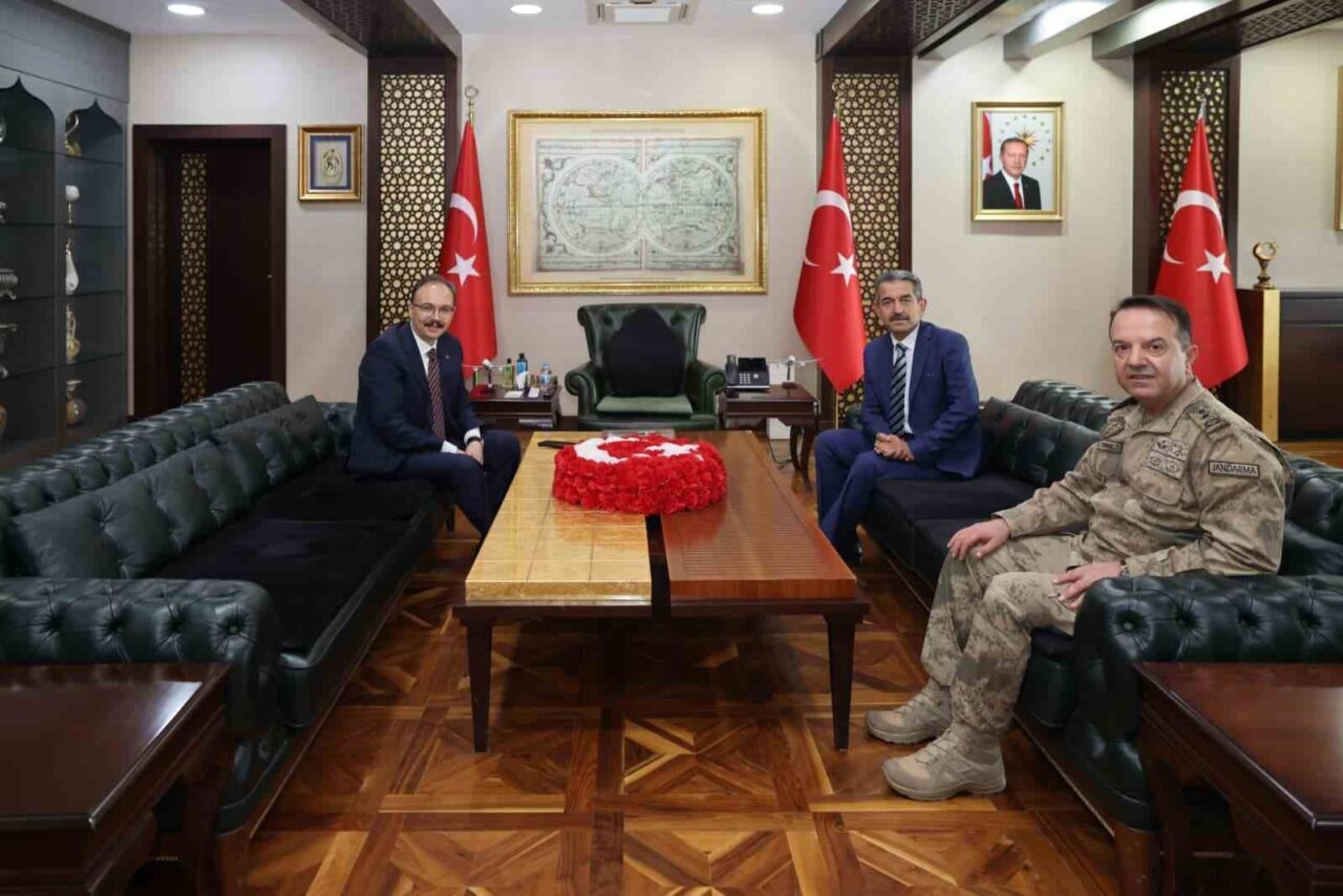 Şırnak Valisi Birol Ekici ve Jandarma Komutanı Tümgeneral Zafer Tombul,