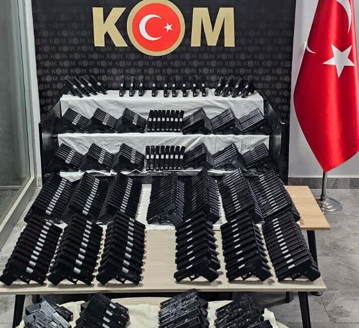 Şırnak'ta düzenlenen operasyonda, güvenlik güçleri 500 adet atışa hazır tabanca