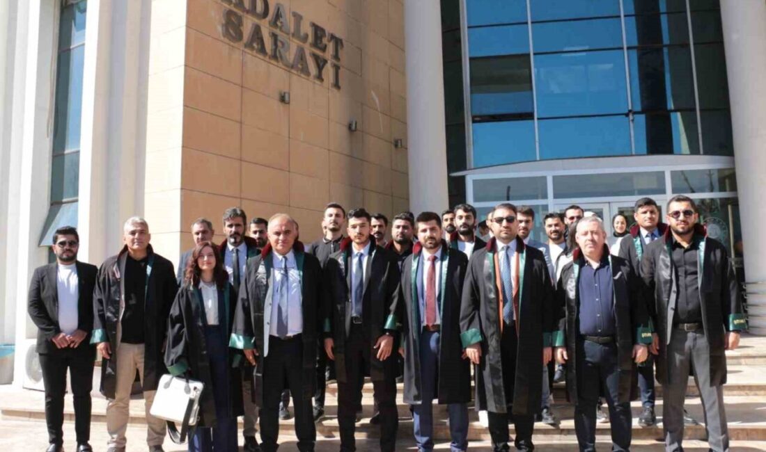 Cizre'de toplanan Şırnak Barosu avukatları, CMK ücret tarifesinin asgari ücretle