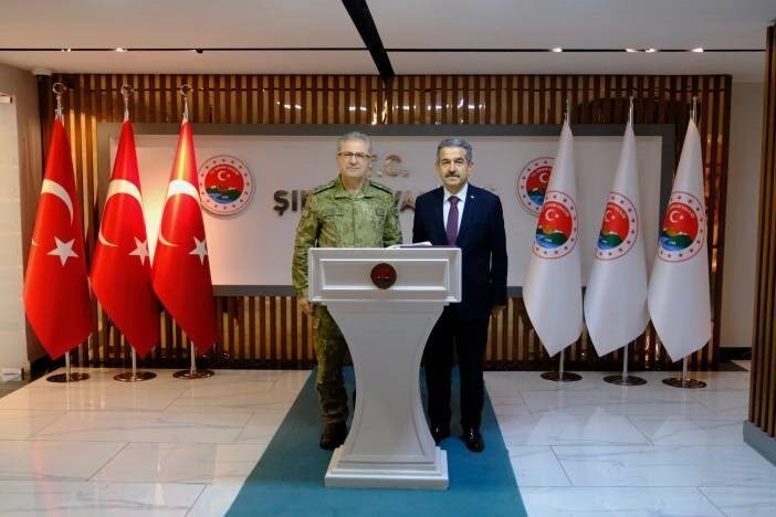 Kara Kuvvetleri Komutanı Orgeneral Metin Tokel, Şırnak Valisi Birol Ekici’yi