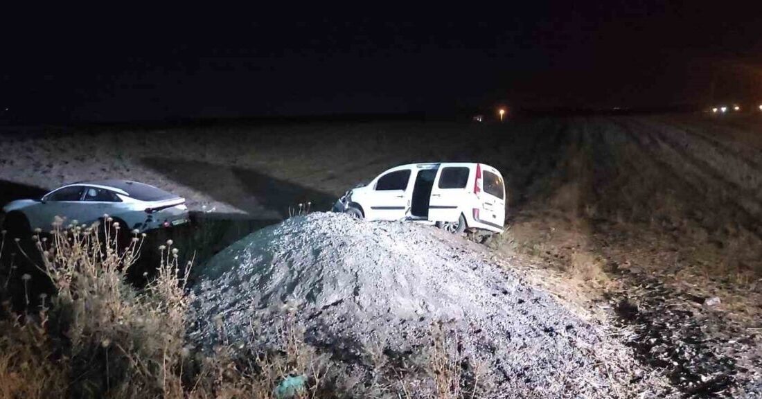 Şırnak'ın Silopi ve Cizre ilçeleri arasında, iki aracın manevra yaparken