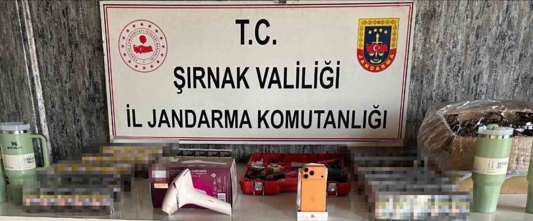Şırnak’ta Jandarma, Gümrük Kaçağı Malzemelere Yönelik Operasyonda 14 Milyon Liraya Yakın Ürün Ele Geçirdi Şırnak'ta Jandarma Komutanlığı'nın düzenlediği operasyonda 14 milyon 788 bin lira