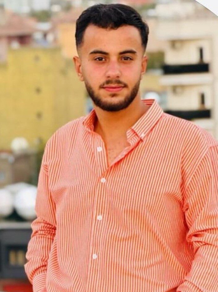 Silopi’de Hafif Ticari Araç ile Motosiklet Çarpıştı: 19 Yaşındaki Sürücü Ağır Yaralandı