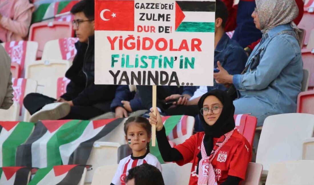 Sivasspor taraftarları, Serikspor maçı öncesi stadyumu doldurarak takımlarına destek verirken,