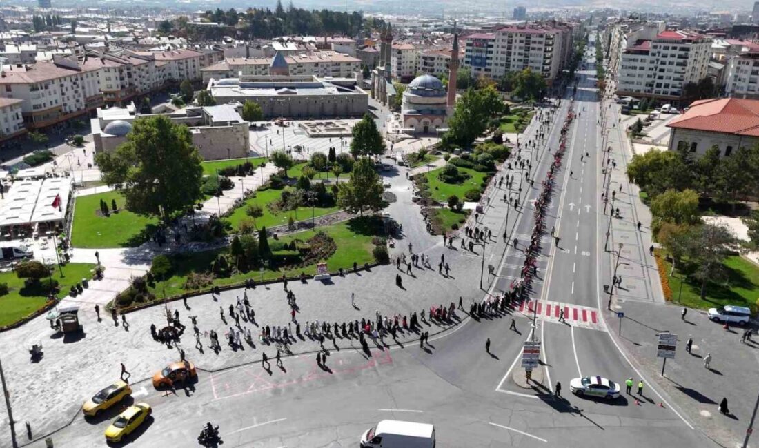 Sivas’ta kadınlar, Gazze’deki insani dramı protesto etmek amacıyla sessiz bir