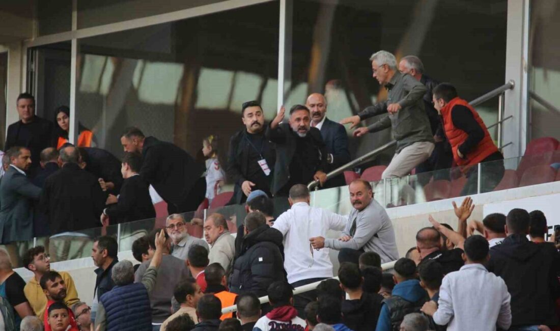 Özbelsan Sivasspor Başkanı Gökhan Karagöl, Serik Spor karşılaşmasının sonunda taraftarların