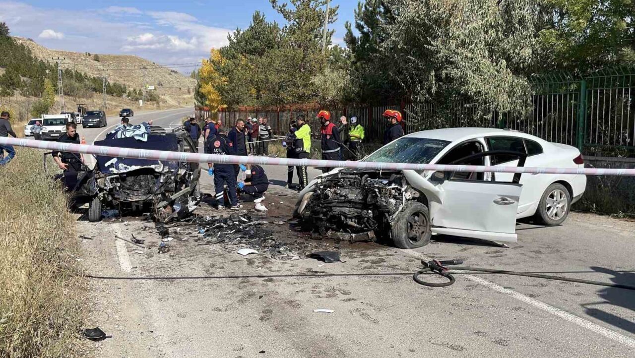 Sivas’ta Otomobil Çarpışması Sonucu 1 Kişi Hayatını Kaybetti, 1 Kişi Yaralandı