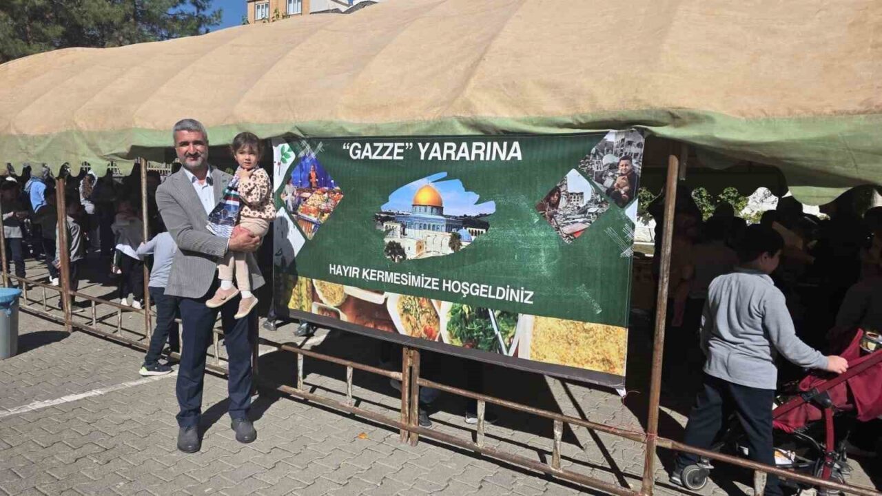 Şanlıurfa'nın Siverek ilçesindeki Gazipaşa İlköğretim Okulu, Gazze'nin yeniden inşasına destek