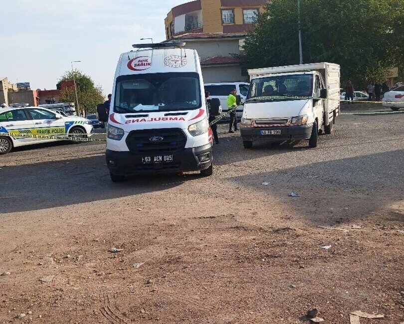 Şanlıurfa’nın Siverek İlçesinde Motosiklet Kazasında Bir Kişi Hayatını Kaybetti Şanlıurfa'nın Siverek ilçesinde, Bağlar Mahallesi'nde bir motosiklet, pikap ile çarpıştı.