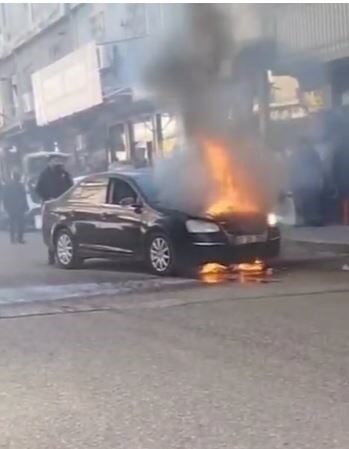 Şanlıurfa'nın Siverek ilçesinde park halindeki bir otomobilde çıkan yangın, çevredeki
