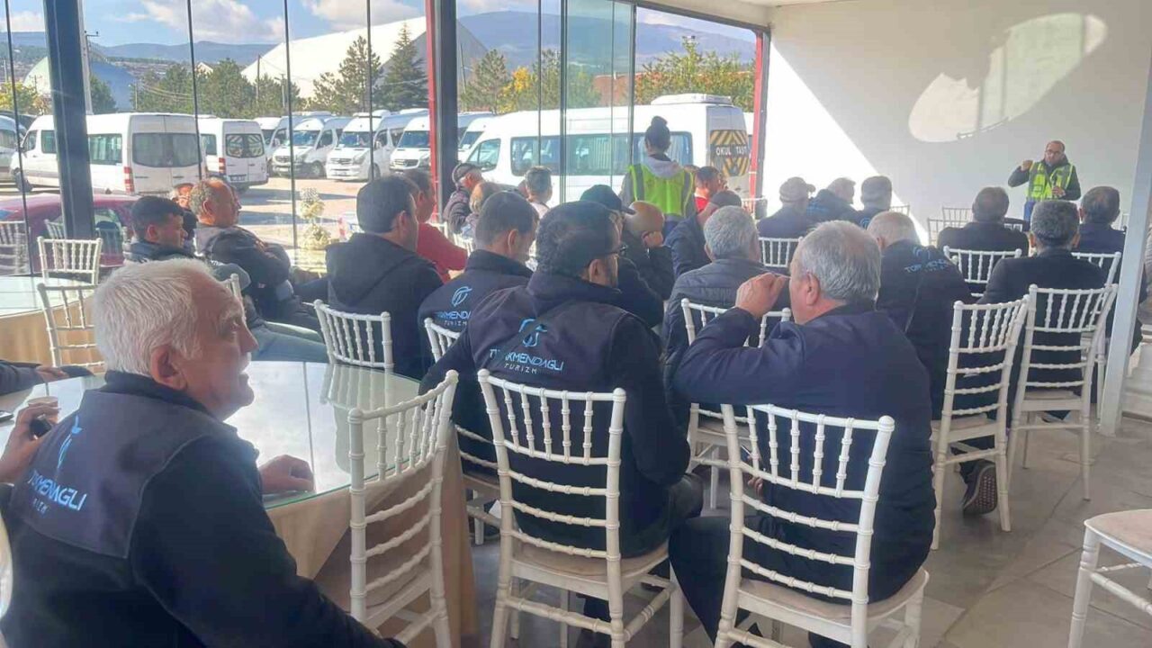 Kütahya'da taşımacılık sektöründeki şoförlere yönelik düzenlenen iş güvenliği eğitimi başarıyla