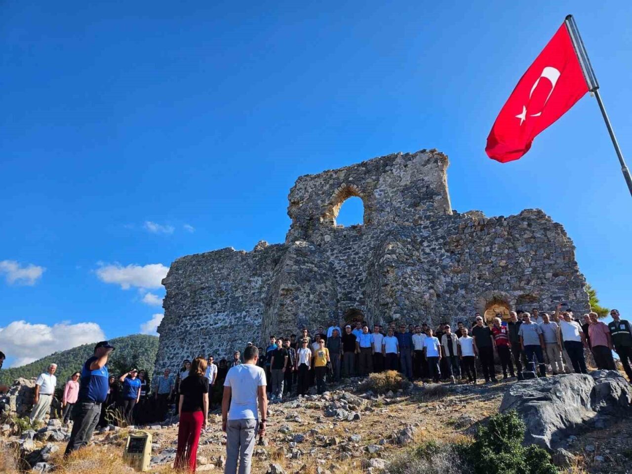 Mersin’in Bozyazı ilçesinde, Cumhuriyet Bayramı’nın 102. yılı için Softa Kalesi'nde