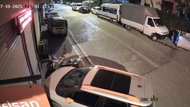 Esenyurt'ta bir kişi sokakta ateş yakarak kayıplara karıştı. Olay anında