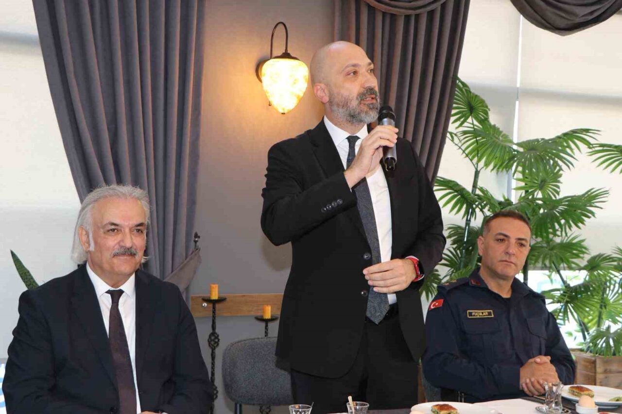 Söke Belediyesi, 19 Ekim Muhtarlar Günü kapsamında mahalle muhtarlarıyla kahvaltılı