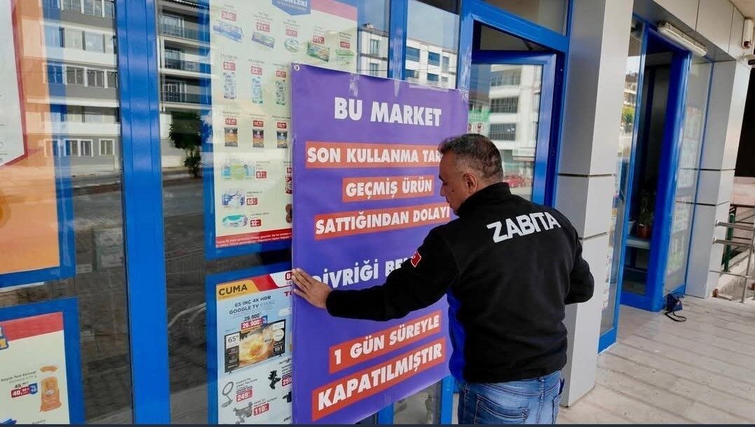 Divriği Belediyesi, denetimlerde BİM marketinde son tüketim tarihi geçmiş ürünler