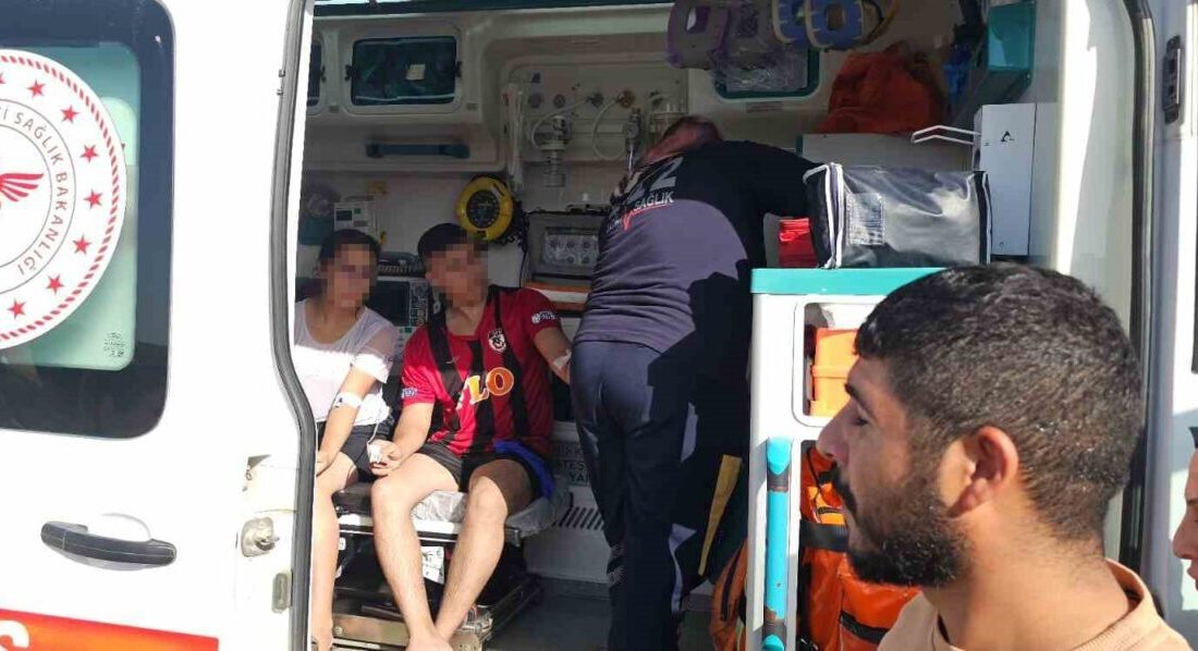 Gaziantep'in Karkamış ilçesinde Fırat Nehri'ne giren iki genç, suda boğulma