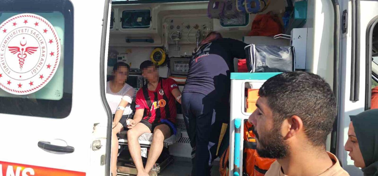 Gaziantep'in Karkamış ilçesinde Fırat Nehri'ne giren iki genç, suda boğulma