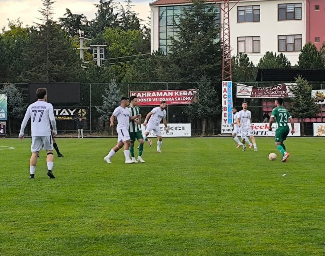 Afyonkarahisar Süper Amatör Ligi'nin 3. haftasında Şuhut Belediye Hisarspor, sahasında