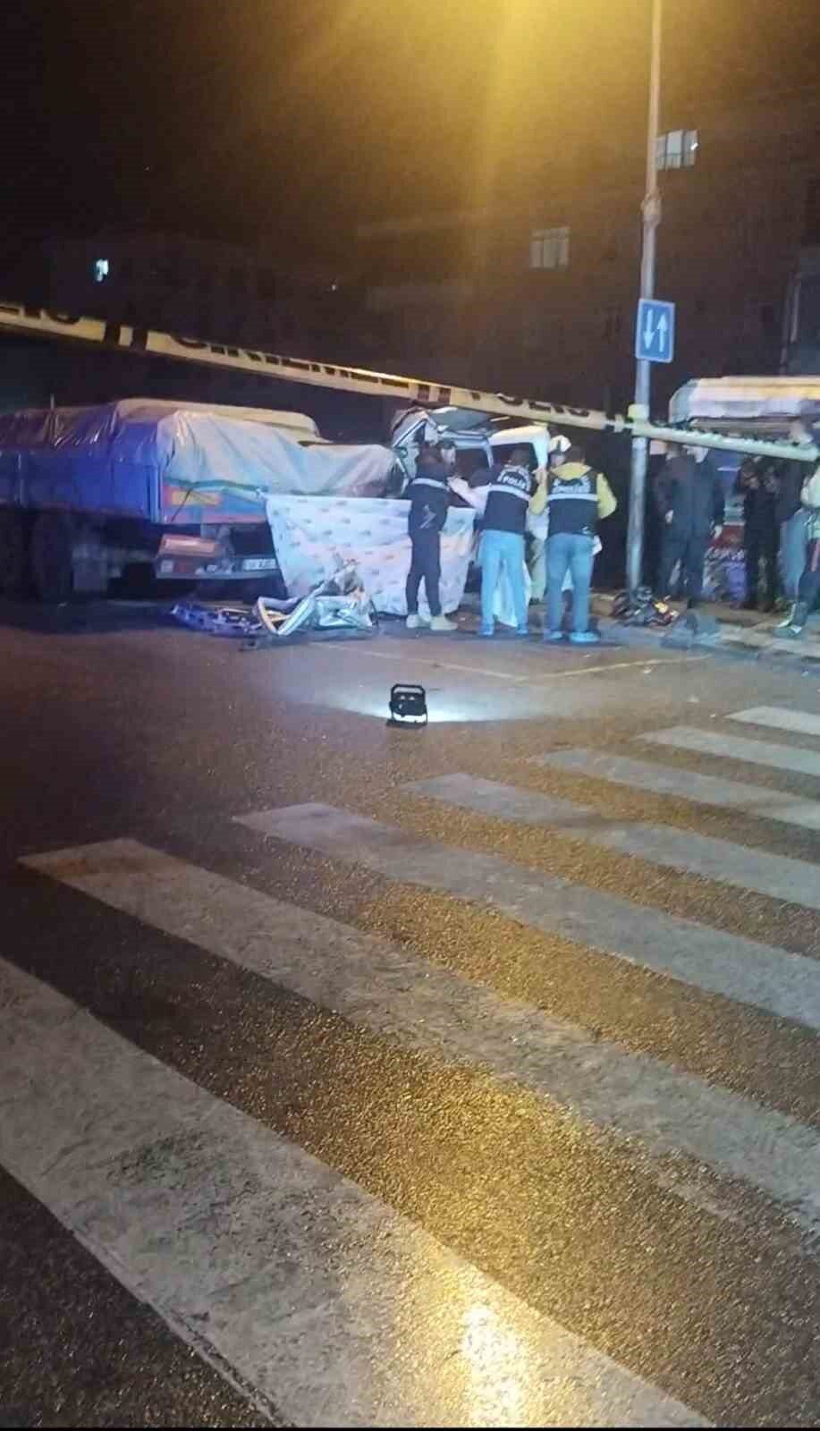 Sultanbeyli'de, dur ihtarına uymayan 34 NSV 932 plakalı hafif ticari