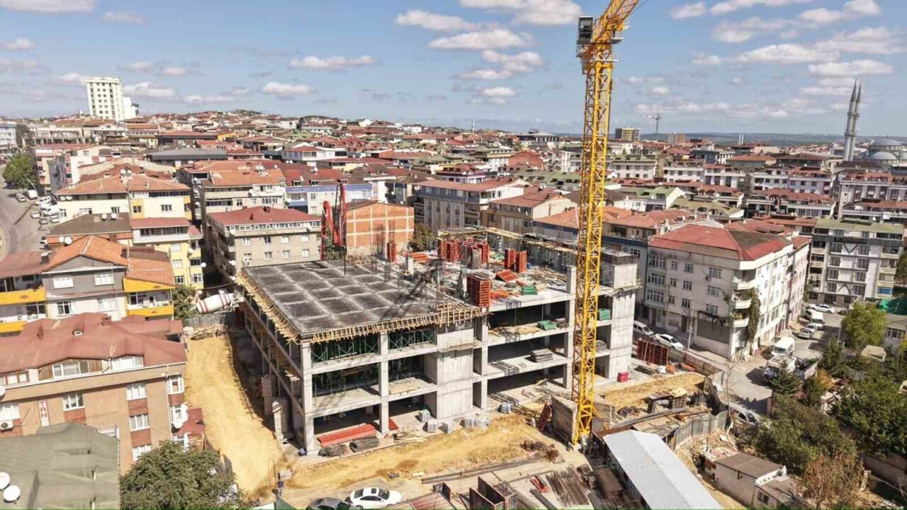 Sultangazi Belediyesi, Yunus Emre Mahallesi'nde Gençlik ve Spor Bakanlığı işbirliğiyle