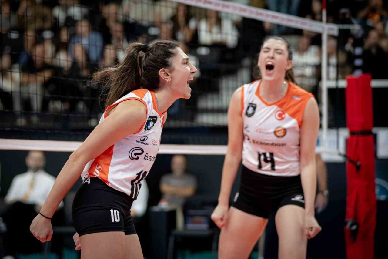 Eczacıbaşı Dynavit, Vodafone Sultanlar Ligi’ndeki derbide V. Bank’a 3-1 mağlup