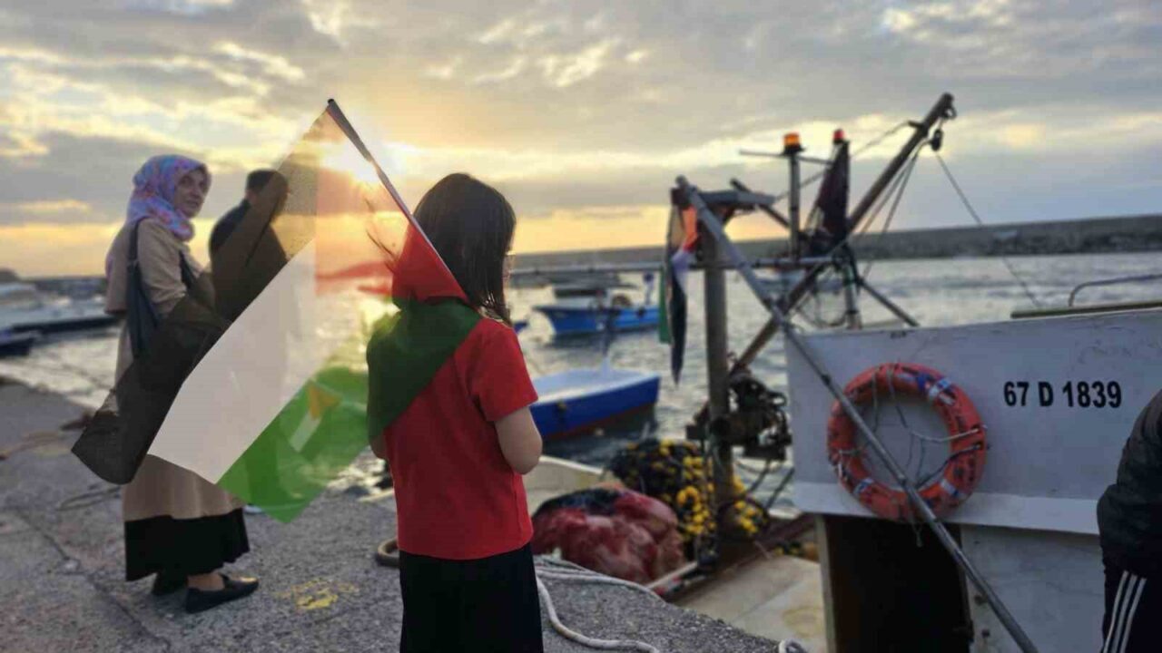Zonguldak Kilimli Limanı'nda düzenlenen protestoda, Filistin'e Destek Platformu sözcüsü Kamuran