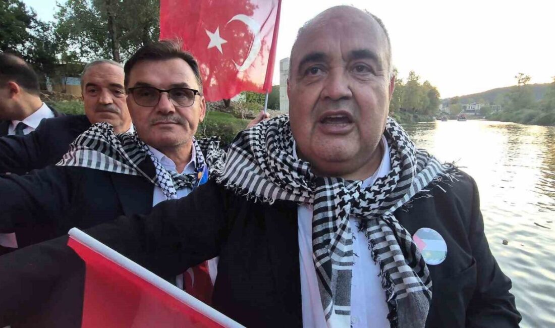 Bartın’da balıkçılar, Sumud Filosu'na ve Filistin'e destek için Bartın Irmağı'nda
