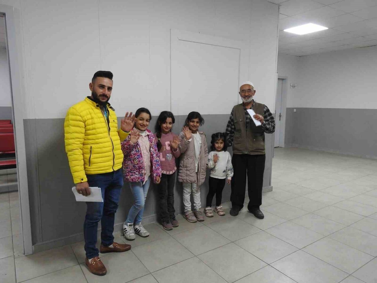 Esad rejiminin çöküşü sonrası Türkiye'deki Suriyeliler, Kilis Öncüpınar Gümrük Kapısı'ndan