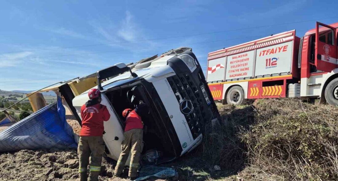 Balıkesir’de Tır Devrildi, Bir Kişi Yaralandı Balıkesir'in Susurluk ilçesinde bir tırın devrilmesi sonucu S.A. adlı sürücü