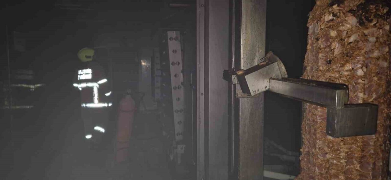 Balıkesir'in Susurluk ilçesindeki Karapürçek Mahallesi'nde bir fabrikada havalandırma sistemindeki arızadan